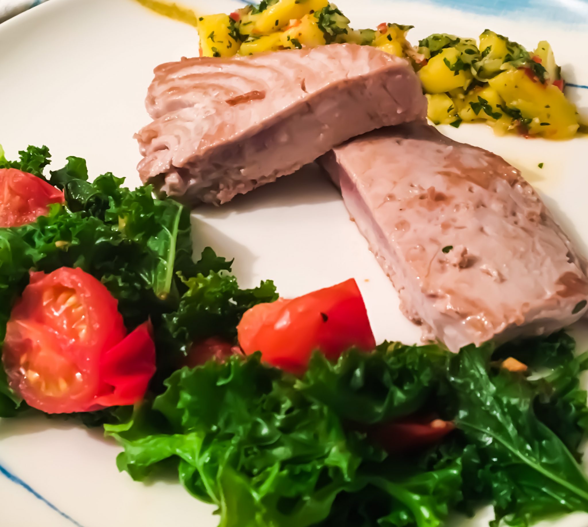 Tuna with mango salsa
